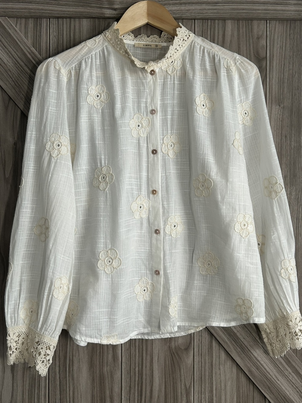 It Hippie Boho White Floral Embroidered Lace Trim Blouse - Small